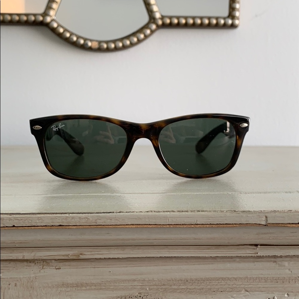 **AUTHENTIC** Ray Ban New Wayfarer Classic